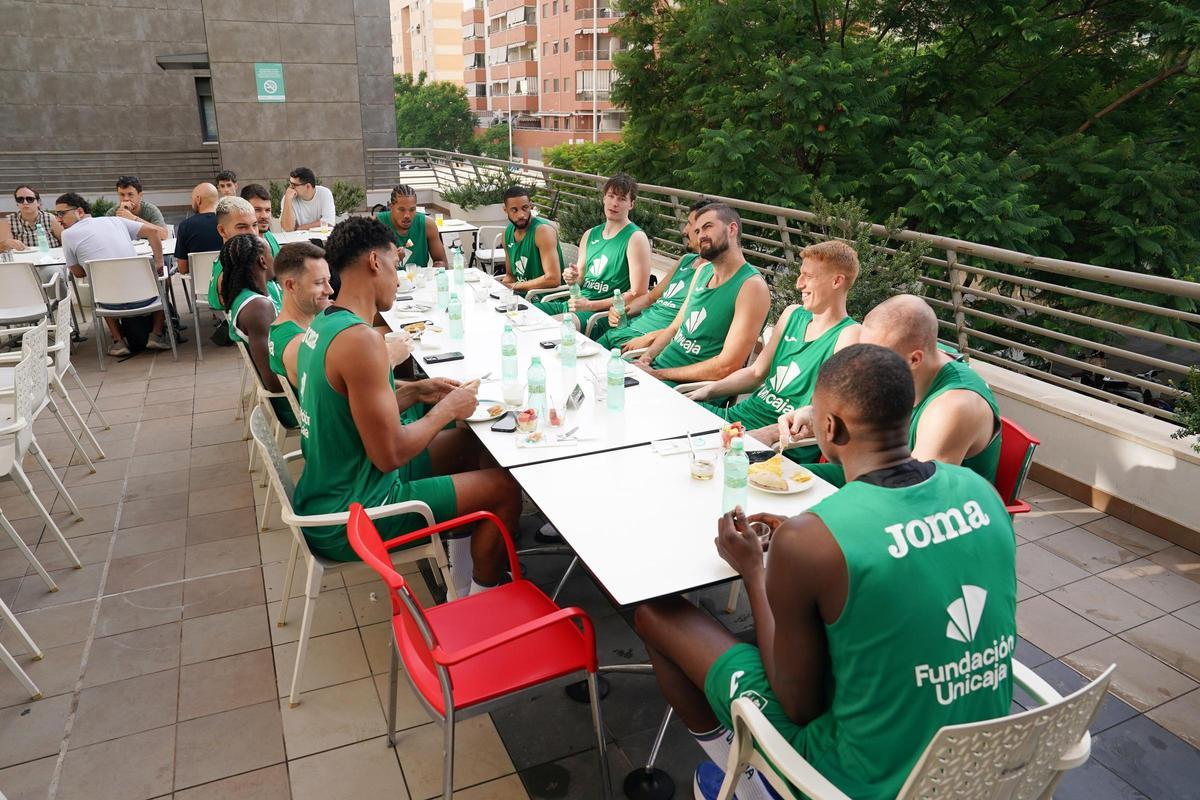 Desayuno informativo y cierre de los reconocimientos del Unicaja Baloncesto