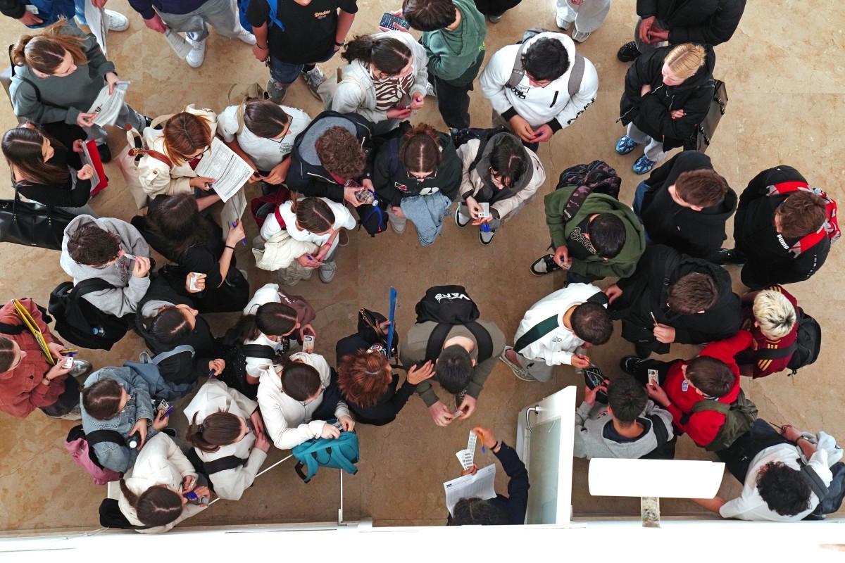 Alumnos durante el primer día de selectividad en Galicia