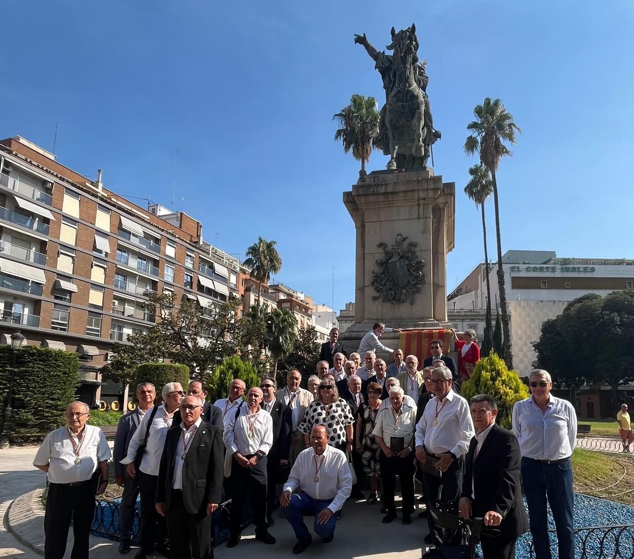 Membres de l'AVCO durant l'homenatge civil a Jaume I