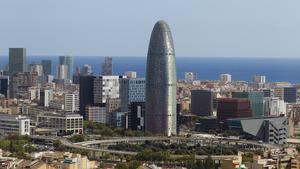 Torre Agbar. Máxima representante del nuevo urbanismo de la ciudad, que crea iconos muy diferentes de los tradicionales. JANA GÓMEZ (Estudiante)