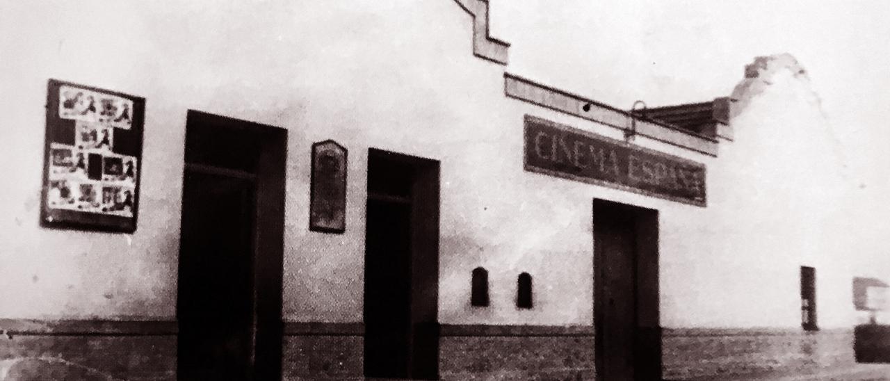 Fachada del Cinema España en la actual calle Eduardo Marquina.