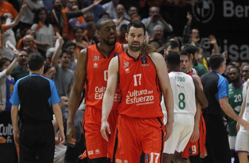 Decepción del Valencia Basket tras perder la final de la Eurocup