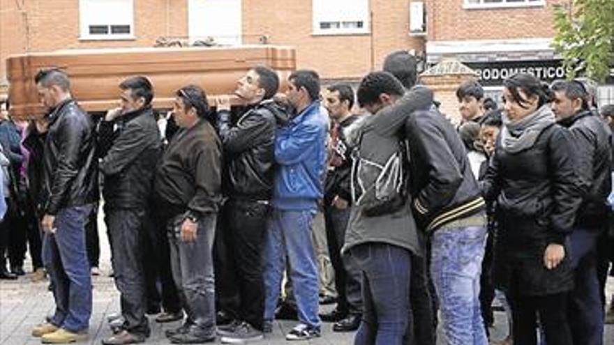 Multitudinaria despedida a las tres niñas atropelladas