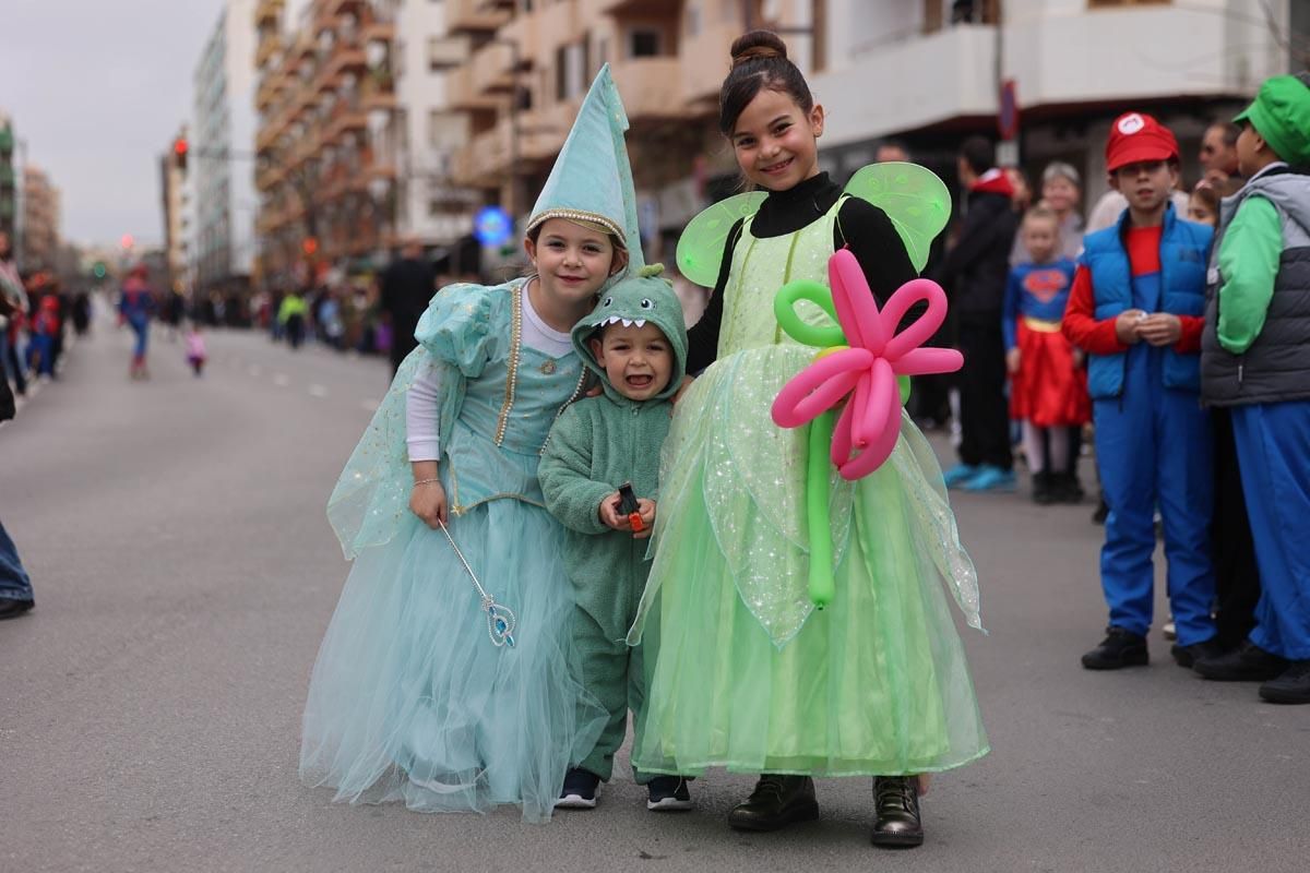 Búscate en las imágenes de la rúa de Carnaval de Ibiza