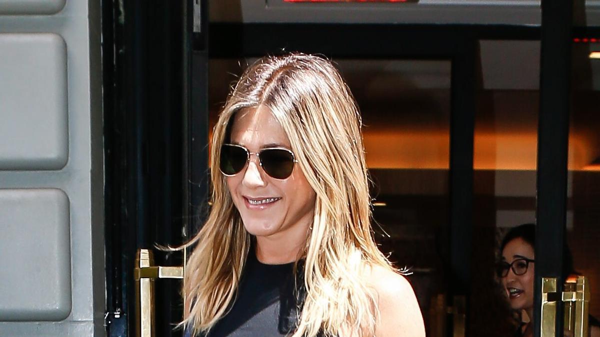 Jennifer Aniston se suma a la tendencia 'braless'