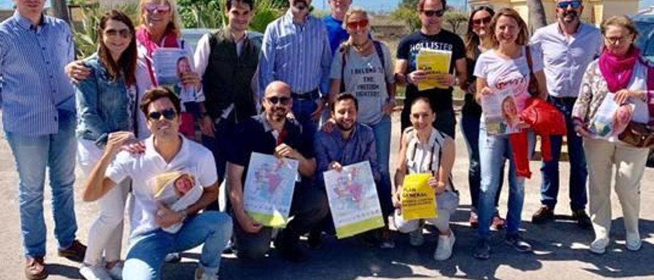 Los candidatos del PP almorzaron y recorrieron diversos puntos de la Marjaleria a lo largo de la mañana de ayer.