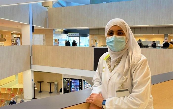 Noura Akkar, mediadora intercultural de árabe en el Hospital Esperit Sant de Santa Coloma de Gramenet.