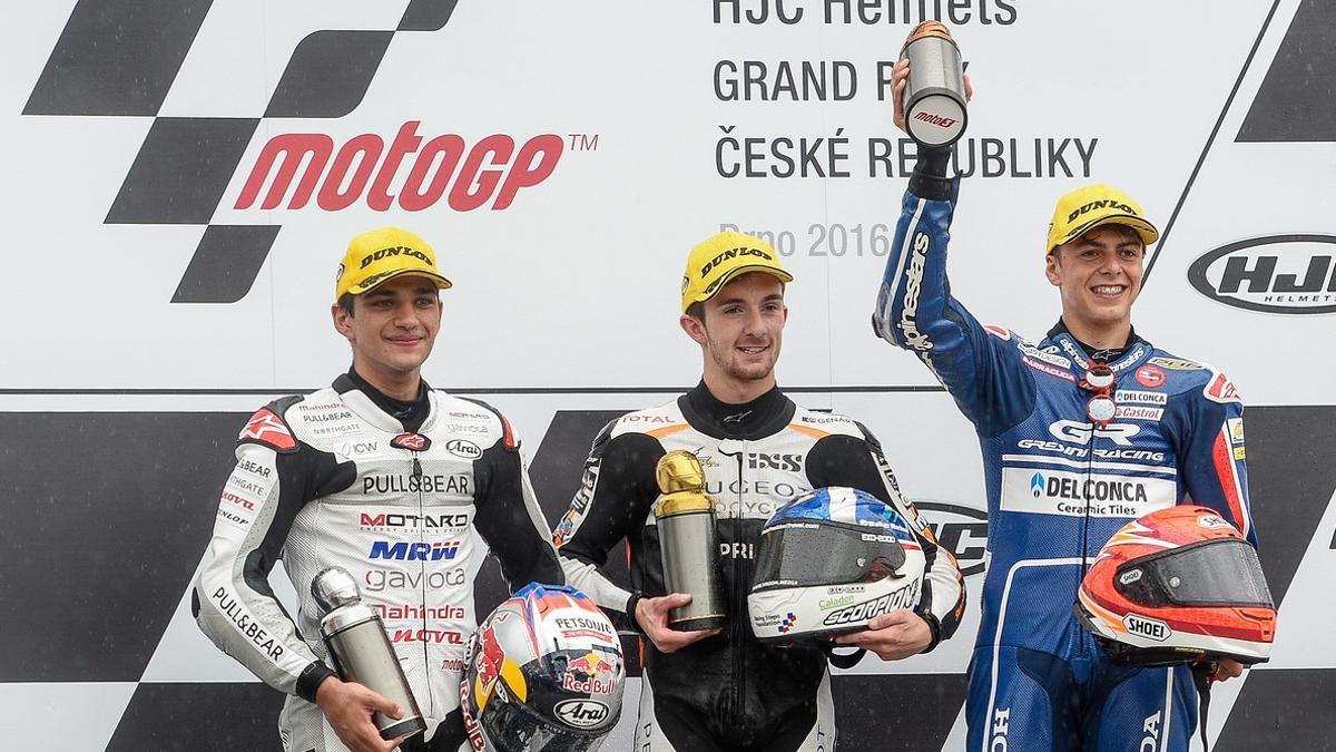 John McPhee, junto a Jorge Martin (izquierda) y Fabio Di Giannantonio (derecha) en el podio de Brno