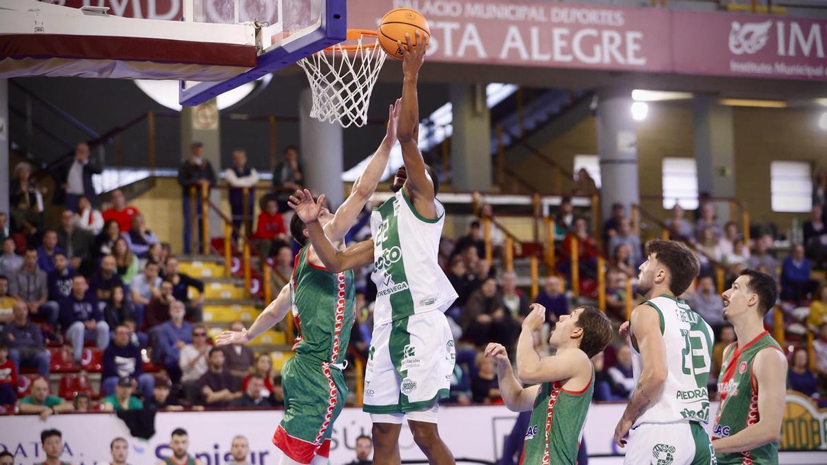 El Coto Córdoba y el Caja 87 protagonizan un trepidante derbi