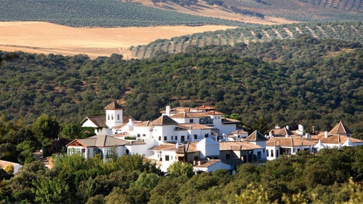 El hotel La Bobadilla, en Loja (Granada), arquitectura palaciega inmersa en el paisaje
de Andalucía