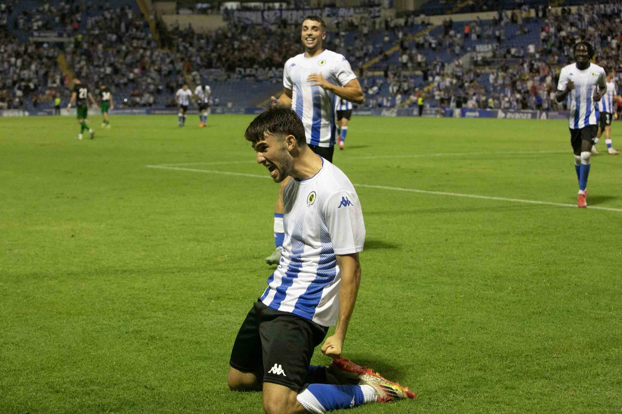 El Hércules se impone 2-0 al Elche en un derbi de nivel en el Rico Pérez