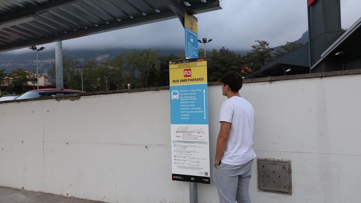 Renfe despliega a 90 informadores ante el macrocorte de la R3