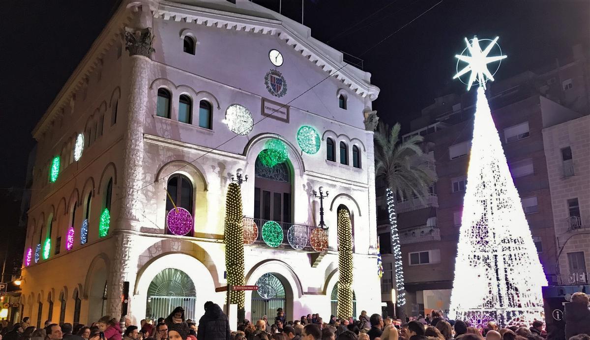 Badalona encendrà els llums de Nadal a principis de desembre després d’haver de refer la licitació