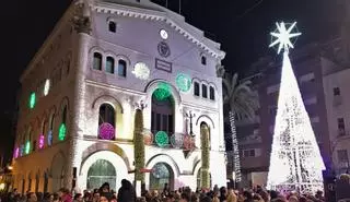 Badalona encenderá las luces de Navidad a principios de diciembre después de tener que rehacer la licitación