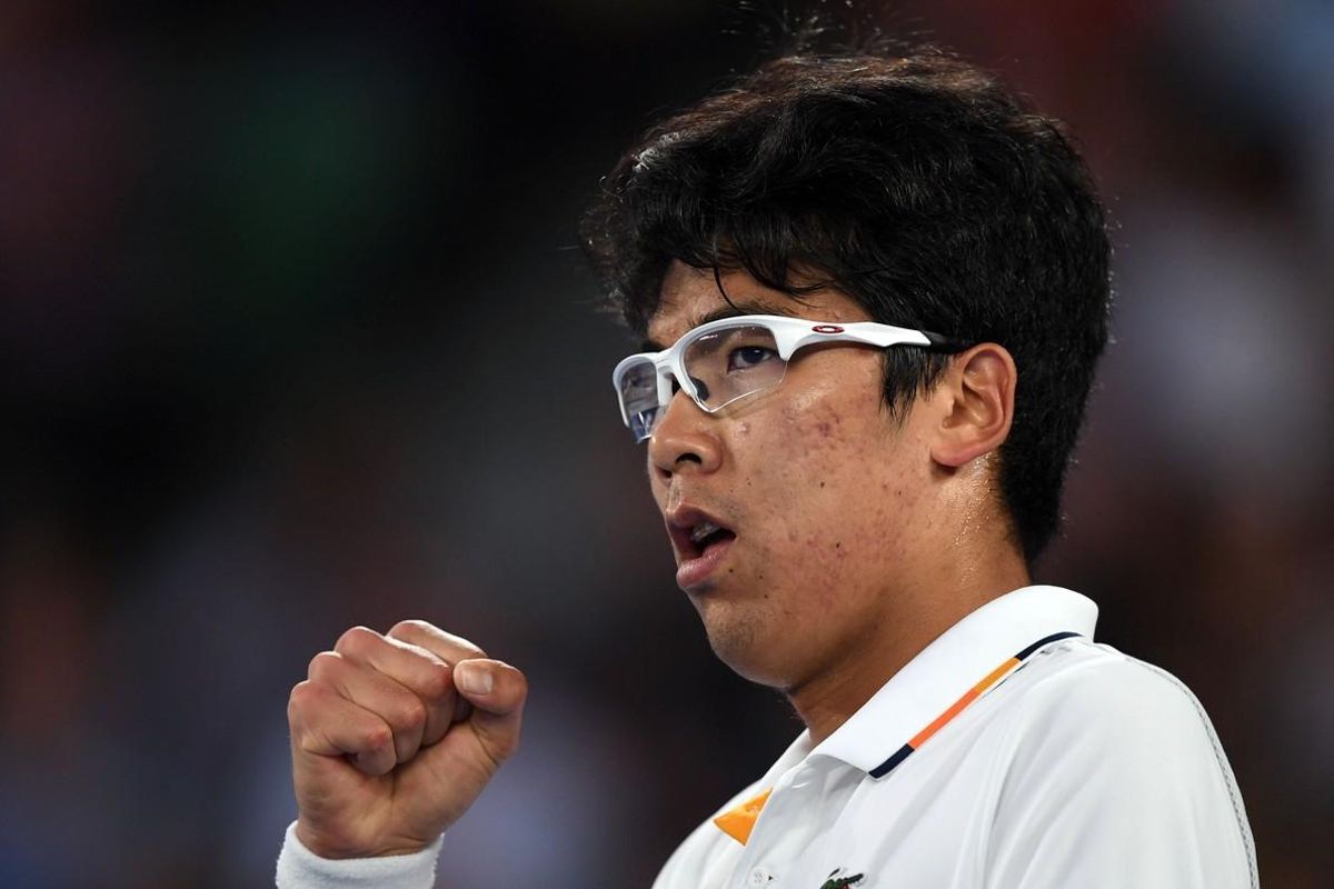 EPA1772. MELBOURNE (AUSTRALIA), 22/01/2018.- El tenista surcoreano Hyeon Chung reacciona durante su partido de la cuarta ronda del Abierto de Australia contra el serbio Novak Djokovic, en Melbourne, Australia, hoy 22 de enero de 2018. EFE/ Lukas Coch PROHIBIDO SU USO EN AUSTRALIA Y NUEVA ZELANDA