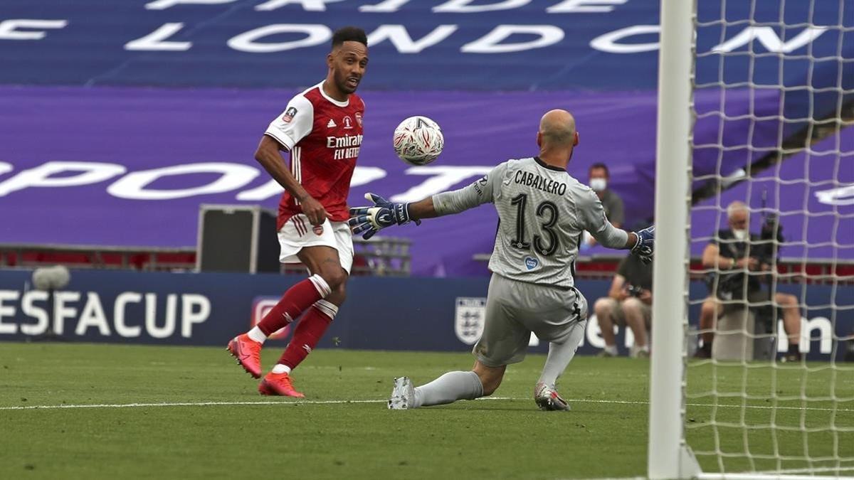 Aubameyang marca el 2-1 en la final de la FA Cup.