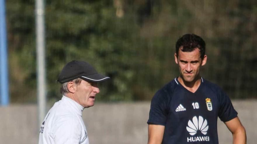 Anquela y Linares, ayer, en el entrenamiento de El Requexón.