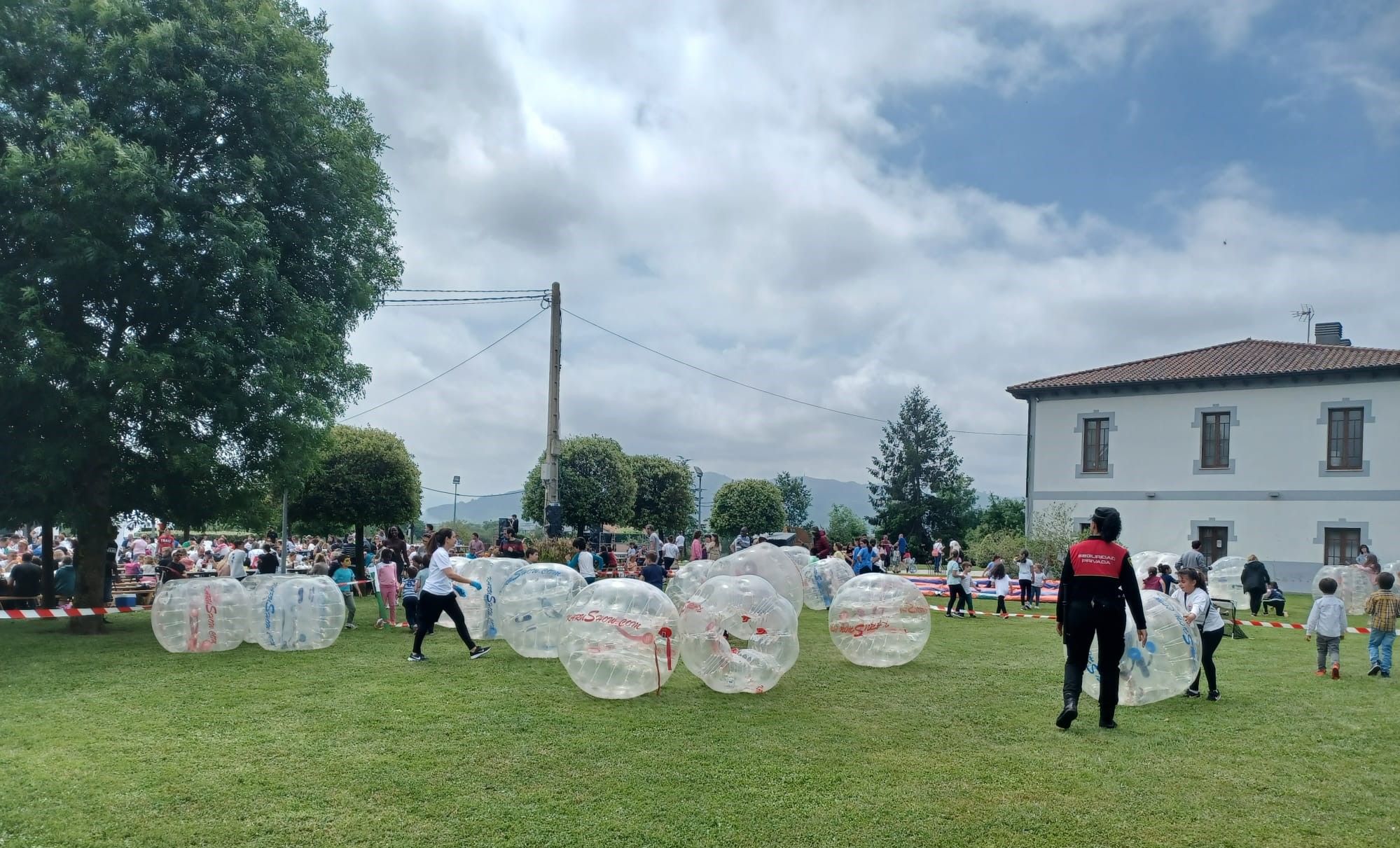 Llenazo en Lugo de Llanera: la jornada en familia desborda las previsiones