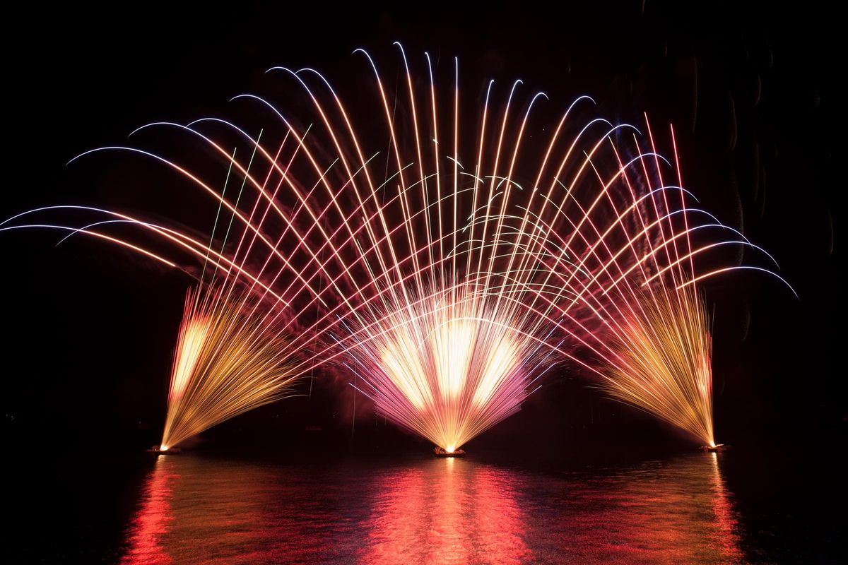 La magia del Castell de l’Olla emerge directamente del agua con sus reflejos multiplicando el efecto visual y aumentando su impacto.