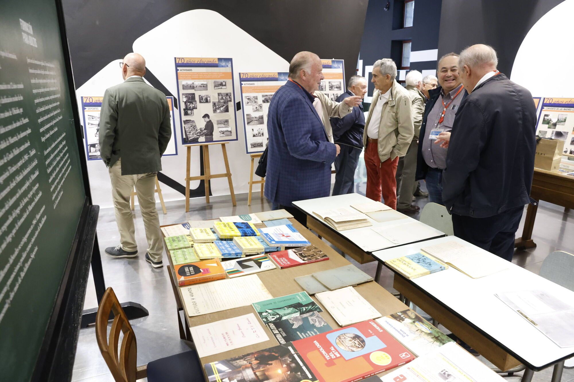 Inauguración de la exposición por el 70.º aniversario de la primera promoción de alumnos de la Universidad Laboral.