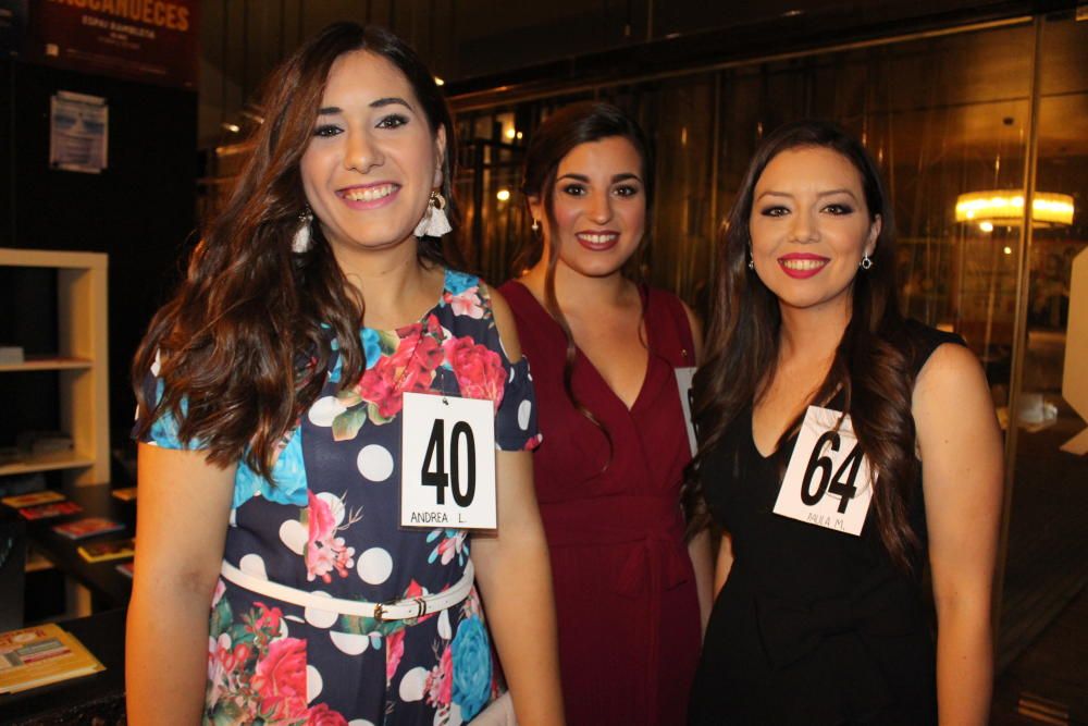 Las candidatas a fallera mayor de València visitan el concurso de teatro fallero