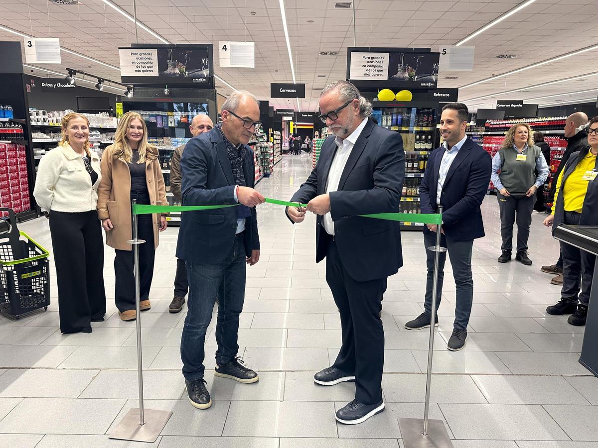 Inauguración del supermercado de Benalguacil.