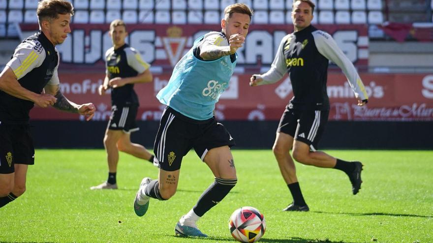 Sesión de entrenamiento del Real Murcia en la Nueva Condomina durante el día de ayer.