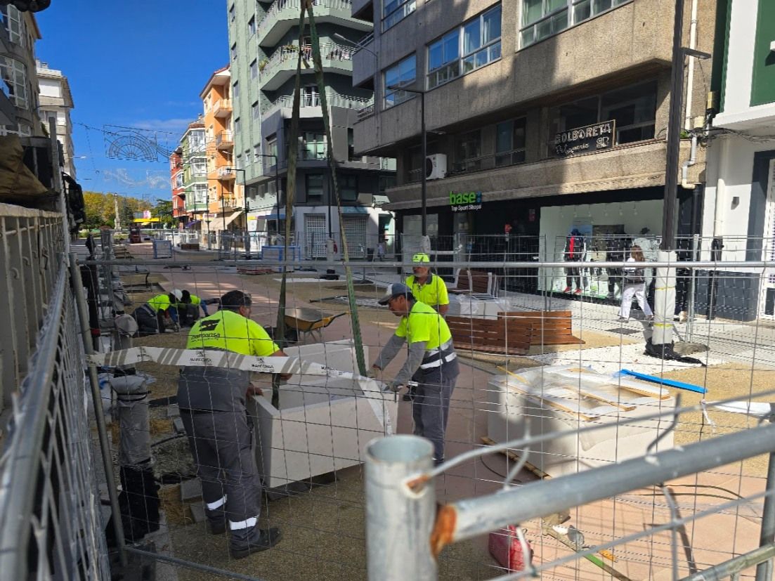 La calle de Clara Campoamor, antes Conde Vallelano, afronta la instalación de mobiliario y la plantación de jacarandas.