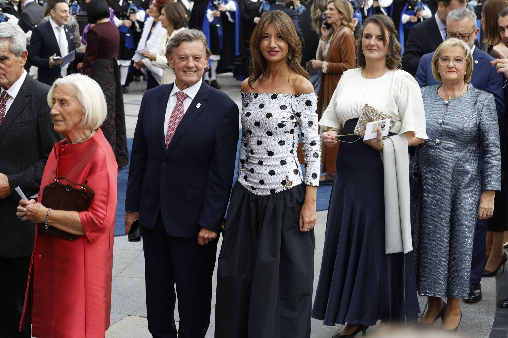  Así fue la llegada de los invitados a los premios "Princesa de Asturias" y su paso por la alfombra azul