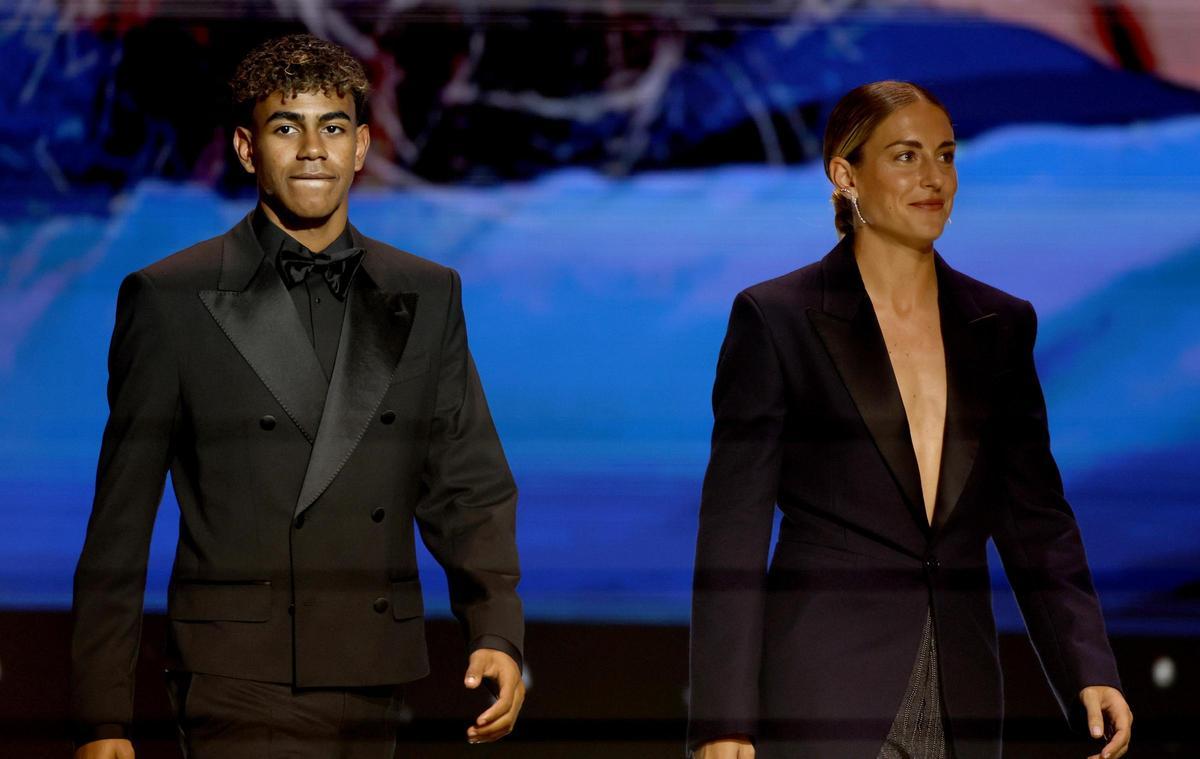 Lamine Yamal recibe el Trofeo Kopa al mejor jugador menor de 21 años de la temporada 2023-24 Lamine Yamal recibe el Trofeo Kopa al mejor jugador menor de 21 años de la temporada 2023-24