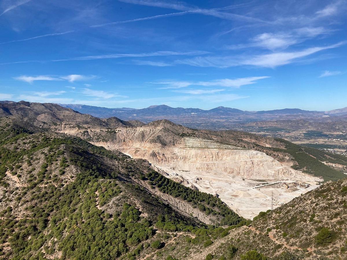 Valle de las Águilas, el paraíso de Málaga a 800 metros de altura donde ver el vuelo de halcones, águilas y buitres con las mejores vistas del Mediterráneo