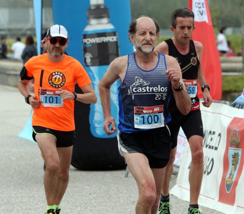 Los atletas alcanzan la excelencia en la carrera celebrada este sábado en el Cuvi.