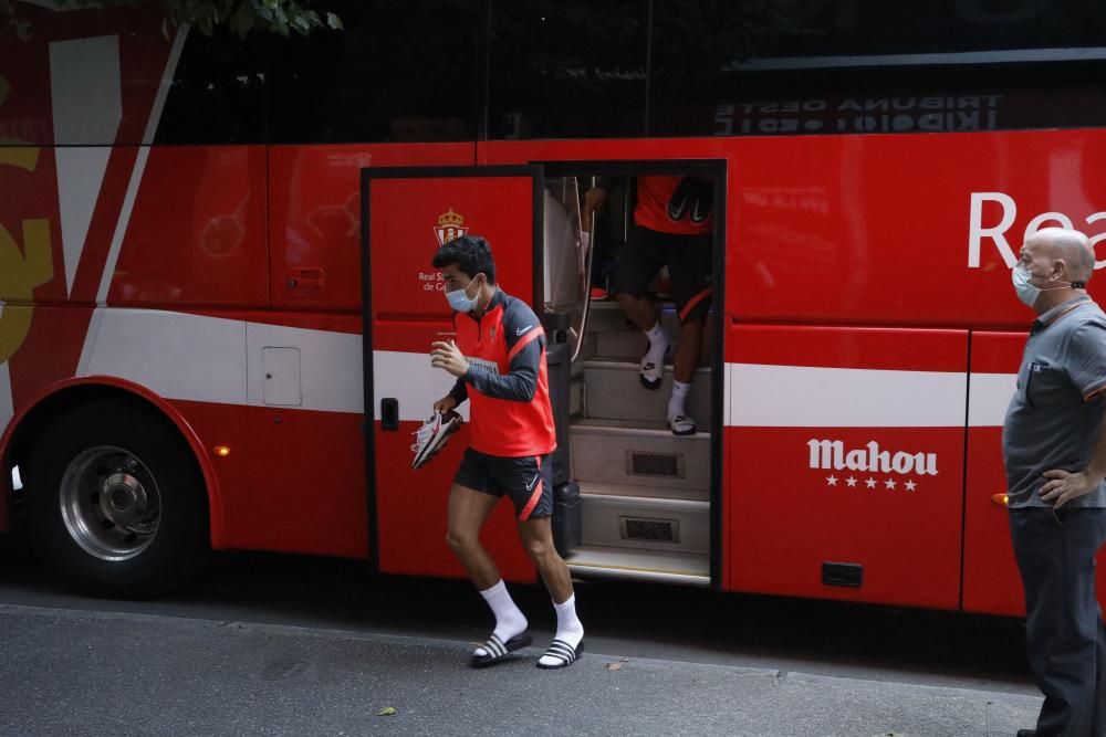 Entrenamiento del Sporting en El Molinón