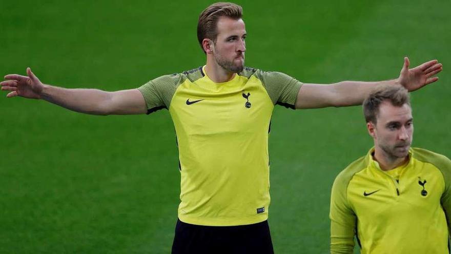 Harry Kane gesticula en el entrenamiento del Bernabéu.