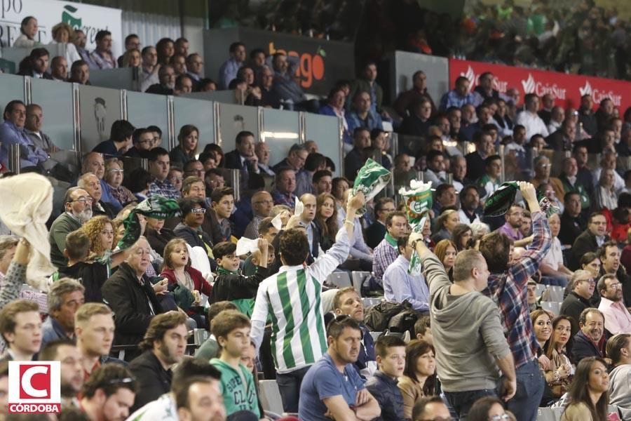 El Córdoba vence en el último suspiro al Zaragoza.