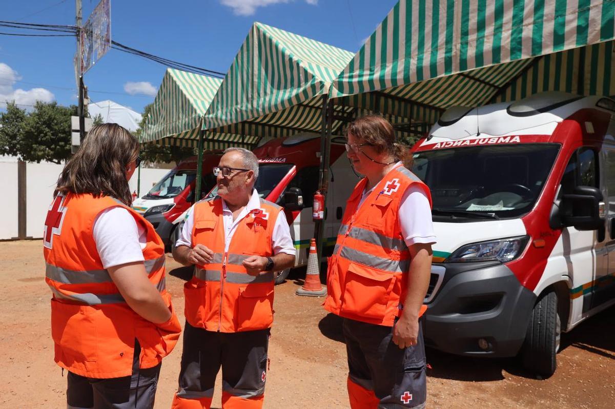 Equipo de Cruz Roja en El Arenal.