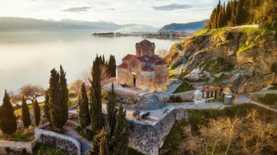 Este desconocido destino de Europa es uno de los más baratos: tiene aguas cristalinas y ciudades llenas de historia