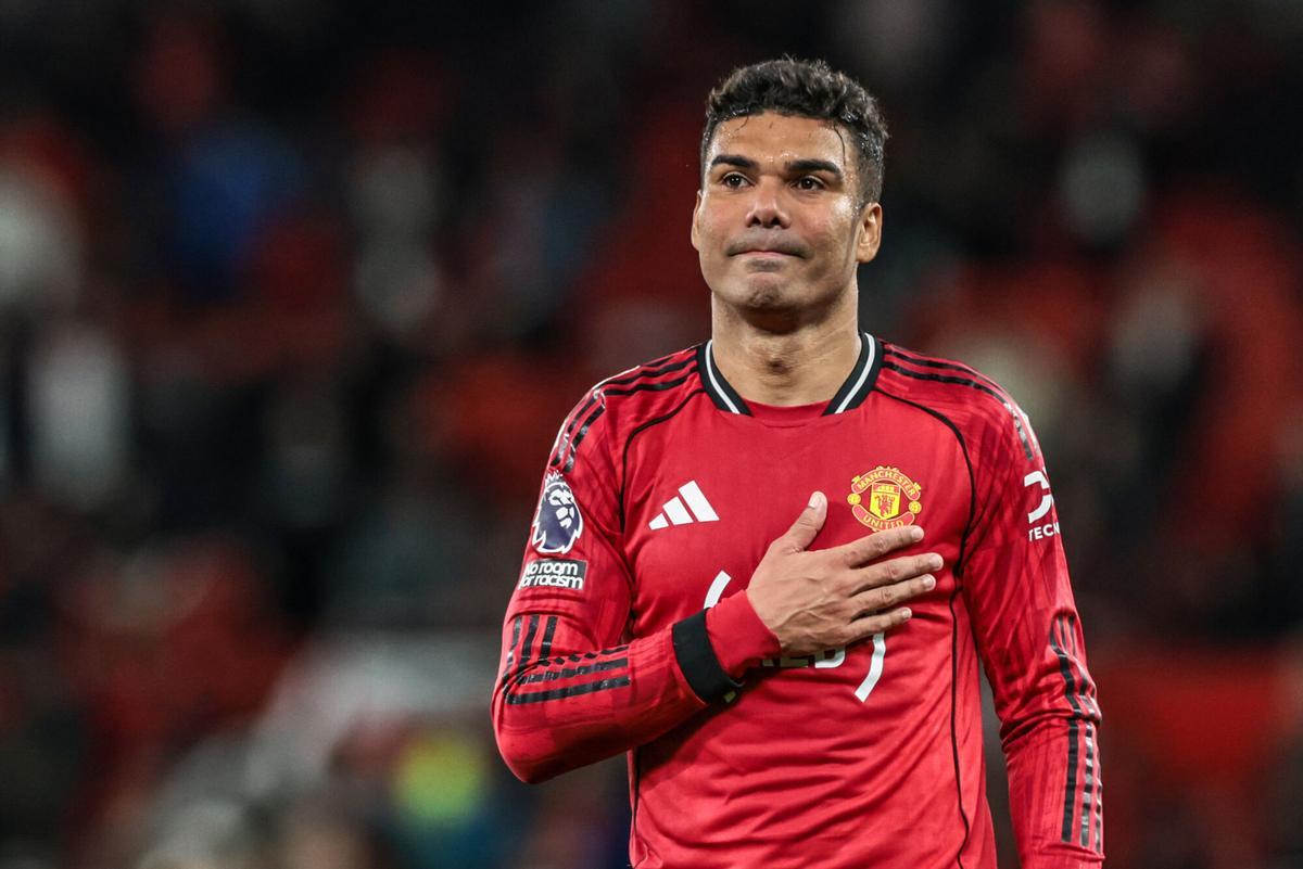 27/04/2026 April 27, 2026, Manchester, Greater Manchester, United Kingdom: Casemiro of Manchester United celebrates the win with the fans during the Premier League match Manchester United vs Brentford at Old Trafford, Manchester, United Kingdom on 27 April 2026. DEPORTES Europa Press/Contacto/Mark Cosgrove