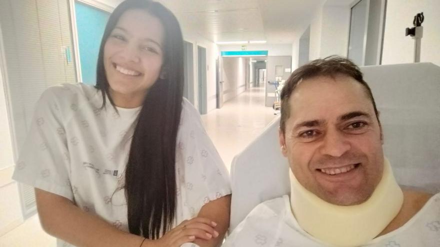 Aya y Machado posan juntos en el hospital de Luego.