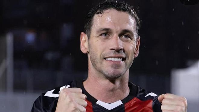 Álvaro Vázquez, exjugador del Real Zaragoza. "Me metieron mucha caña allí, pero le pongo buena nota a mi paso por el Real Zaragoza"
