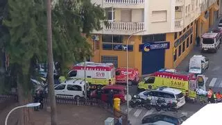 Un hombre intenta matar a otro en una plaza de Gandia