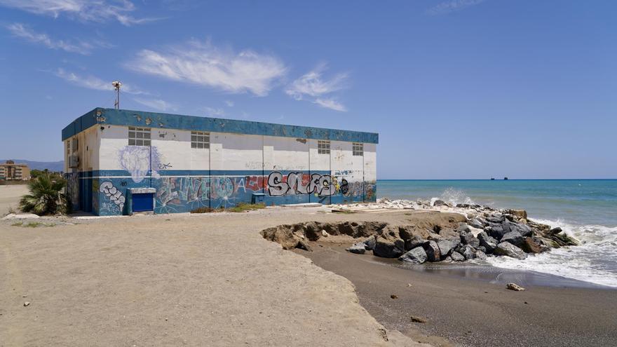 Las playas de Guadalmar y La Cizaña, seis semanas cerradas al baño por vertidos fecales: el PSOE pide celeridad para el arreglo