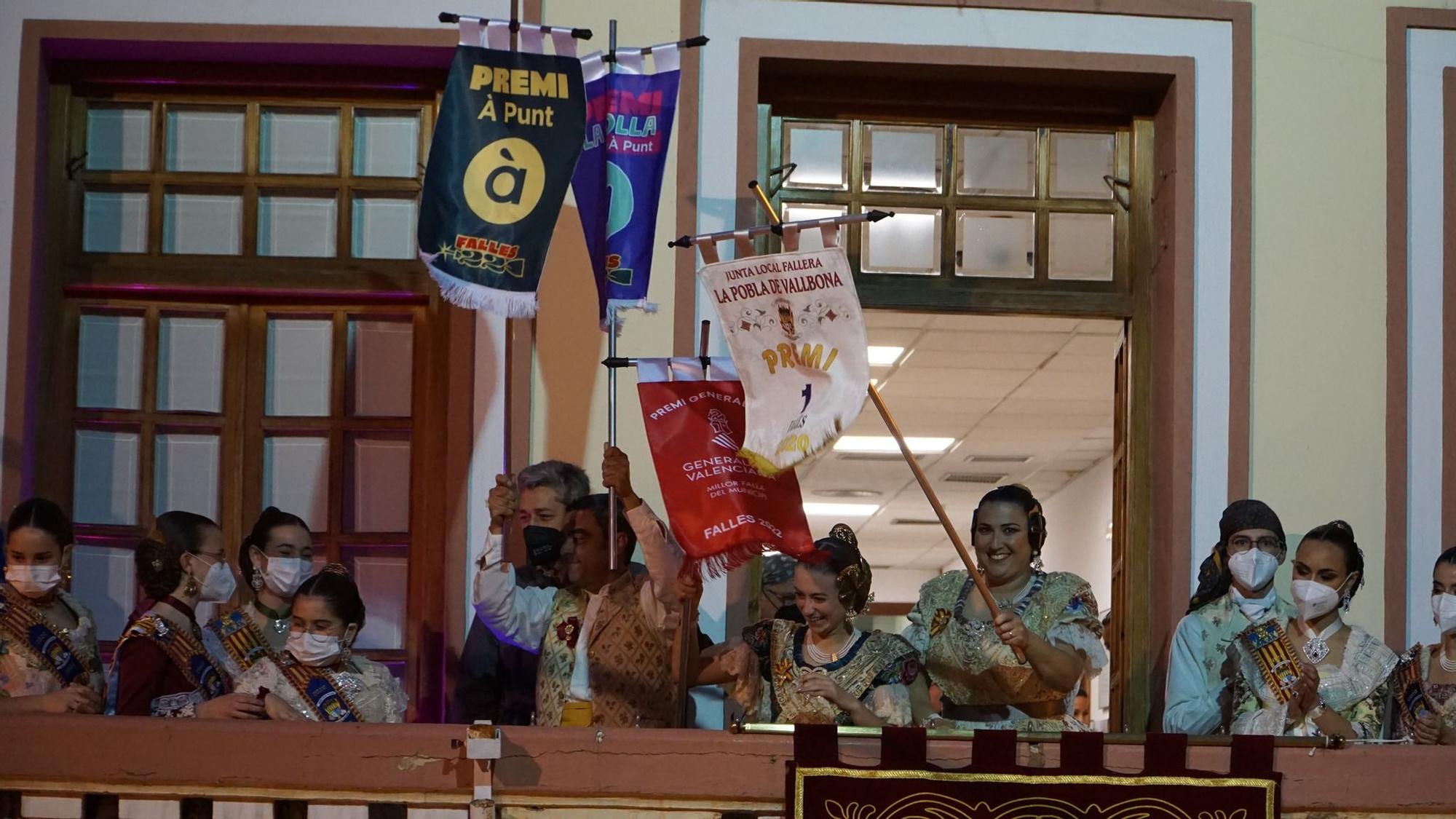 Recogida de premios de las Fallas de la Pobla de Vallbona