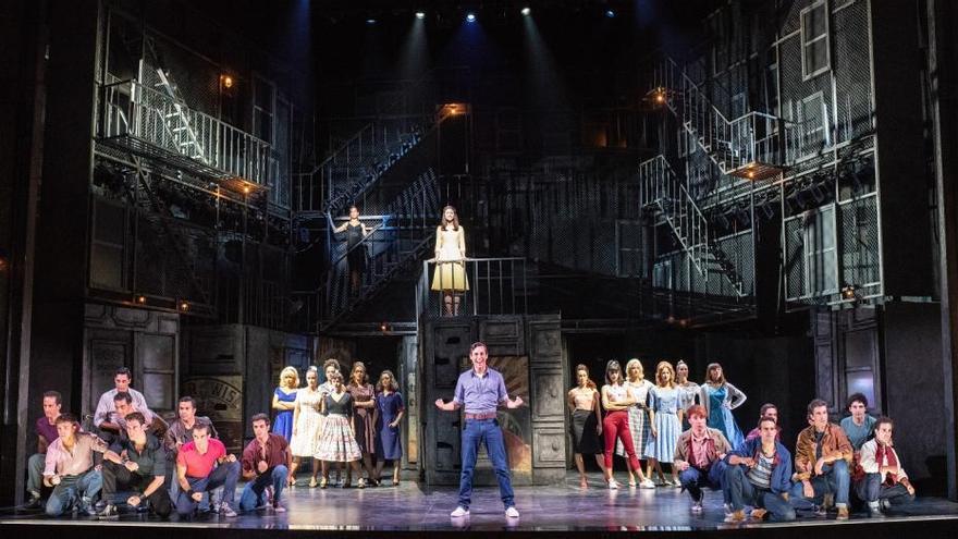 Uno de los momentos más icónicos del musical «West Side Story», en la versión que llegará al Teatro Cervantes el próximo mes de julio.