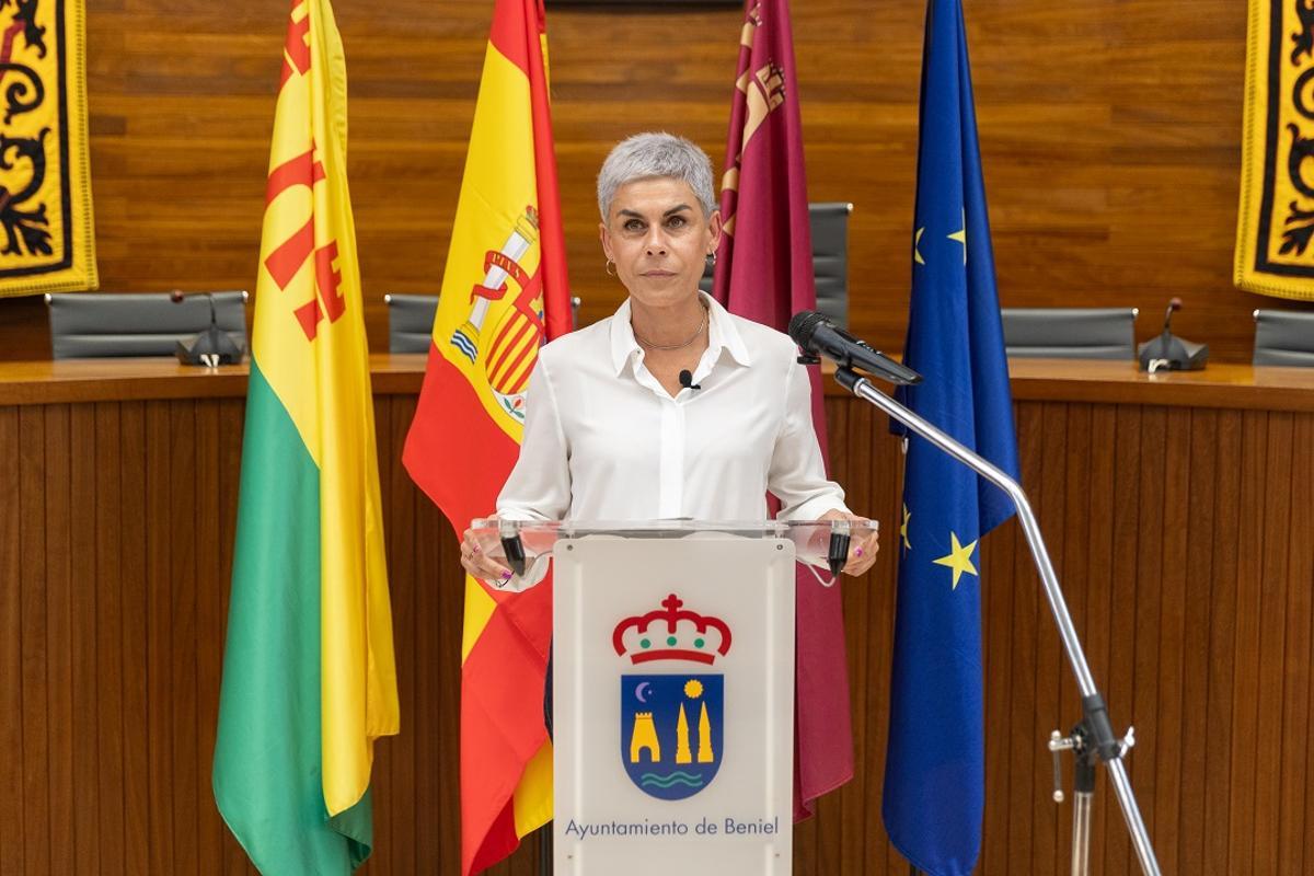 La alcaldesa de Beniel, Mari Carmen Morales, este jueves durante su comparecencia en el Ayuntamiento.
