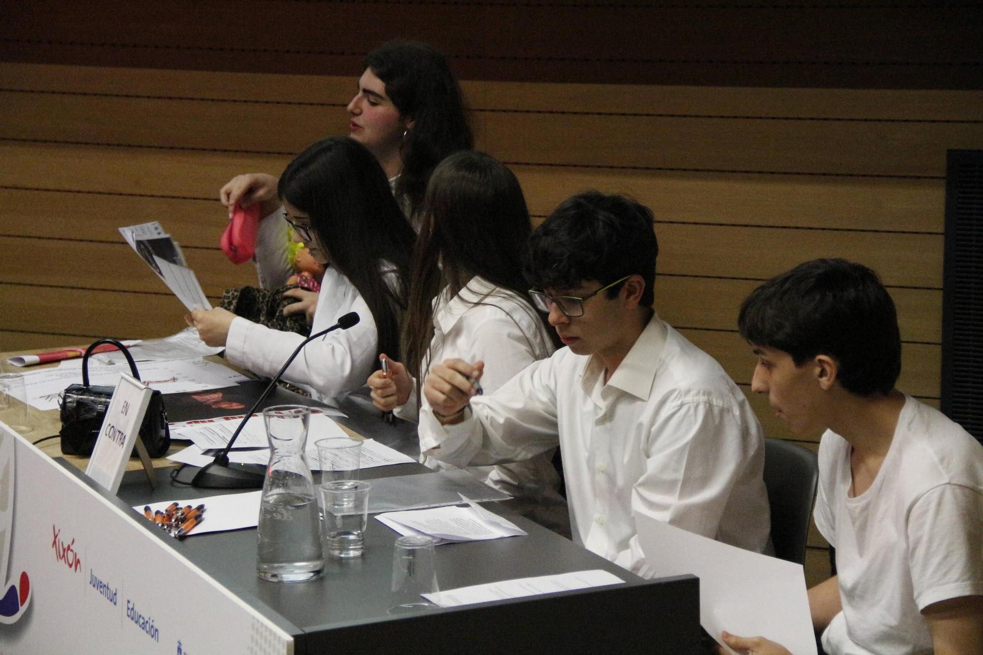 La semifinal de la Liga de Debate Escolar Municipal de Gijón, en imágenes