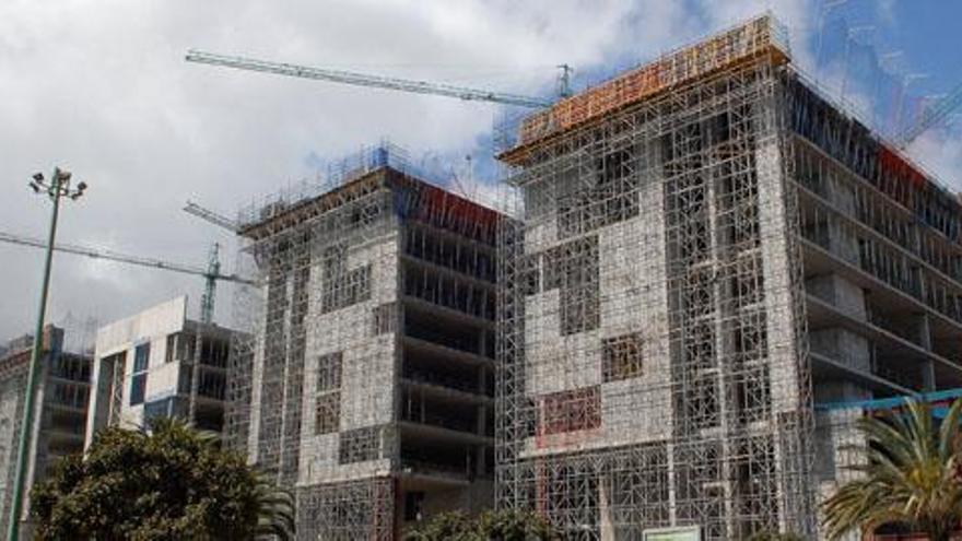 Imagen de archivo de las torres en construcción del nuevo Palacio de Justicia, en la Vega de San José. i SANTI BLANCO