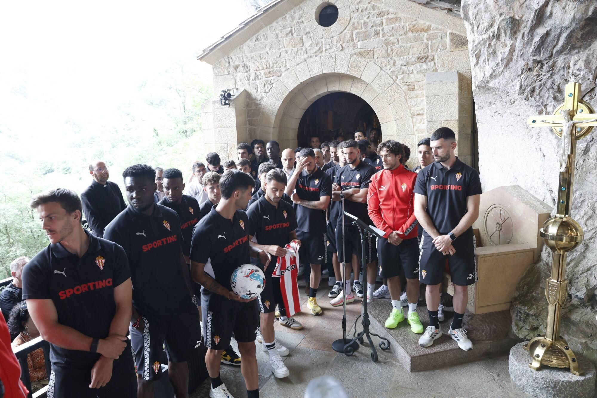EN IMÁGENES: Visita del Sporting a La Santina en Covadonga