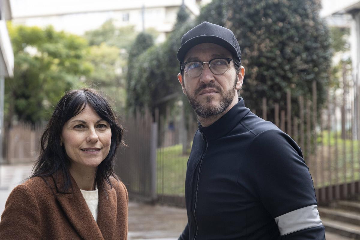 Oscar D'Aniello y Helena Miquel de Delafé y las Flores Azules.