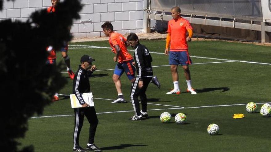 Feghouli, uno más del Valencia tras levantarle el castigo